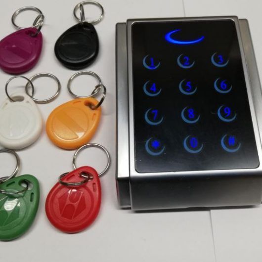 9. Teclado control de accesos numérico, tags y tarjetas de proximidad