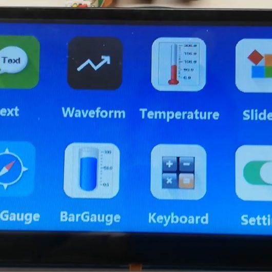 Pantalla táctil autónoma con entradas y salidas
